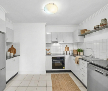 Modern 2 Bedroom Sanctuary with Mountain Views: Move In Before Chri... - Photo 4