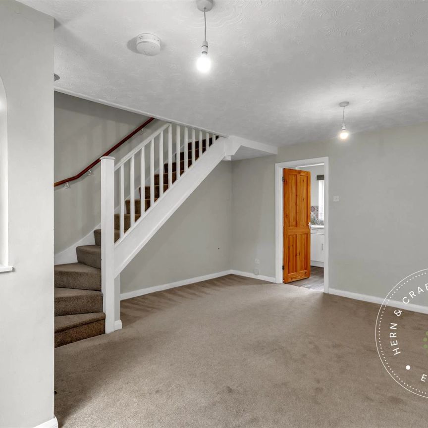 2 Bedroom House - Mid Terrace - Photo 1