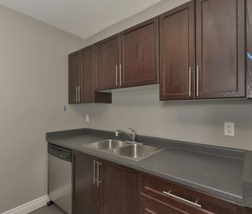 950 Oxford St E. - Photo 1