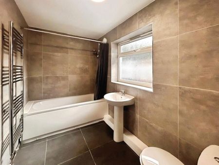 2 bedroom end of terrace house to rent - Photo 4