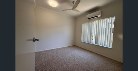 4 Bedroom Lowset Home in Edmonton - Photo 5