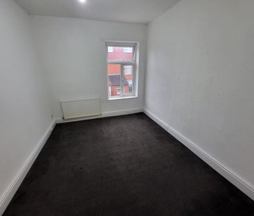 3 Bed Semi-Detached House, Wilton Avenue, M25 - Photo 3