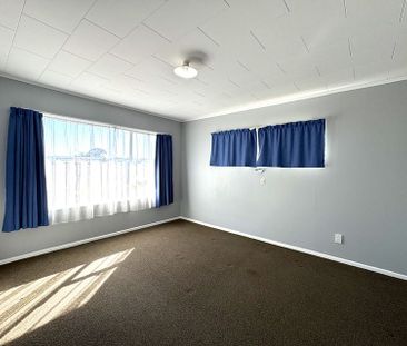 Centrally located 2 bedroom unit - Photo 2