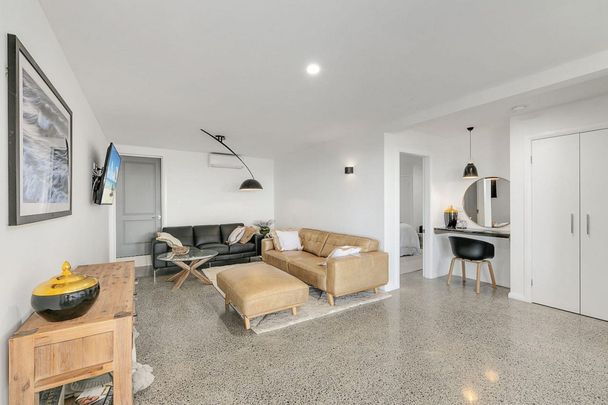 Fully-Furnished Executive Apartment - Ocean Views - Photo 1