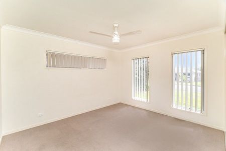 Spacious 4 bedroom home on a large block - Photo 2