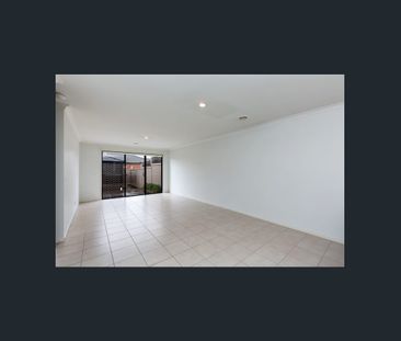 4 Peppermint Lane North, Melton, Vic 3337 - Photo 3