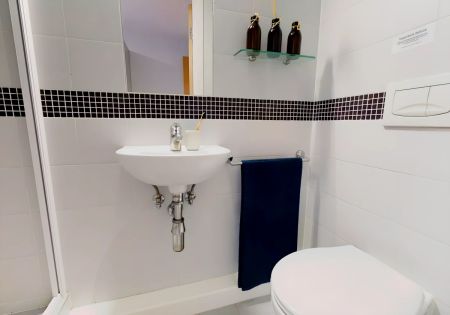 Silver En Suite - Photo 5