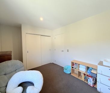 8-10 Thatcher Crescent, Crofton Downs - Photo 5