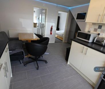1 bedroom in a house share to rent - Photo 6