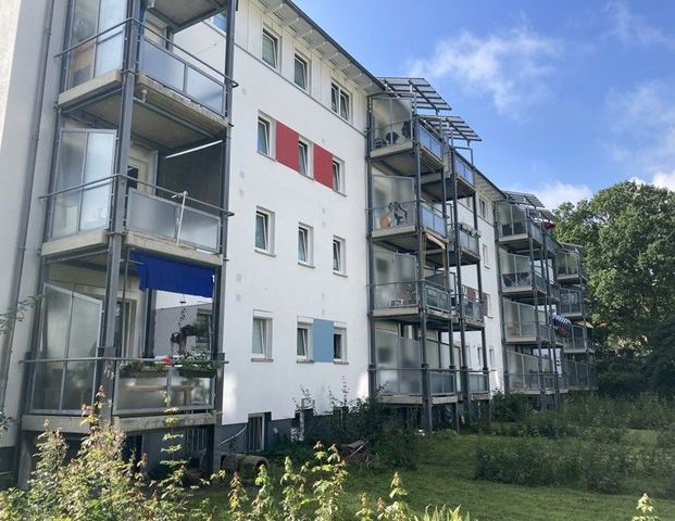 Schöne 2,5-Zimmer-Wohnung mit Balkon - Foto 1