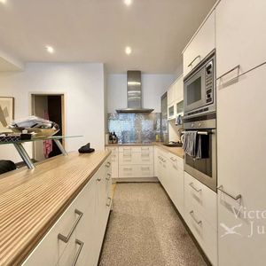 Appartement te huur in Elsene voor € 2.240 met 1 slaapkamer - foto 3