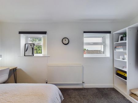 4 bedroom flat to rent - Photo 5