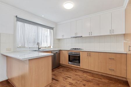 Three bedroom townhouse in the heart of Croydon - Photo 2