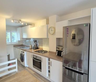 4 bedroom end of terrace house to rent - Photo 3