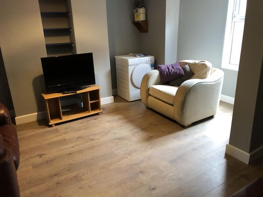 Ridgeway Terrace, Woodhouse, LS6 2HU, Leeds - Photo 1