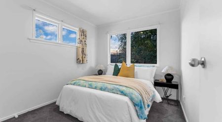 Renovated 5-bed Home - Photo 3