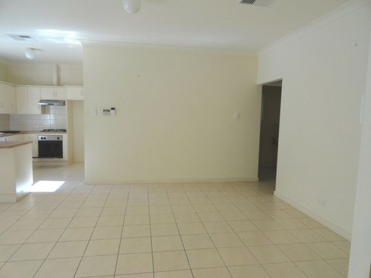 3 / 9 Cranbrook Avenue, Rostrevor SA, Belconnen - Photo 1