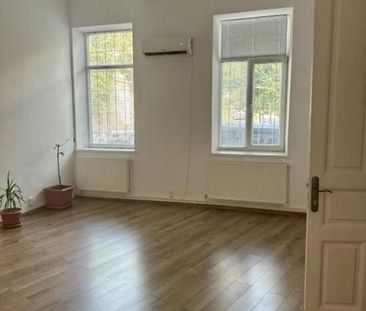 Apartament cu 4 camere in vila P+1 la parter - Fotografie 4