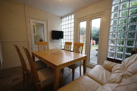 5 bedroom detached house to rent - Photo 5