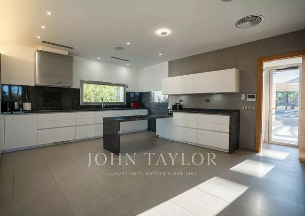 Luxury Villa for rent in Cap Martinet, Spain