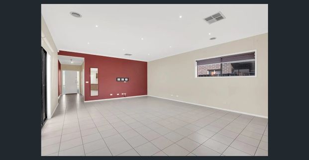 Spacious Family Home! - Photo 1