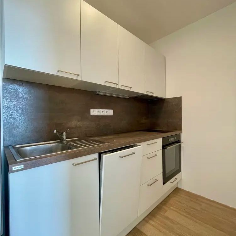 Pronájem bytu 2kk s lodžií, ulice Hvězdova, Praha - Nusle - Fotografie 1