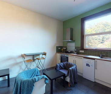 2 bedroom flat to rent - Photo 4 | Rentumo