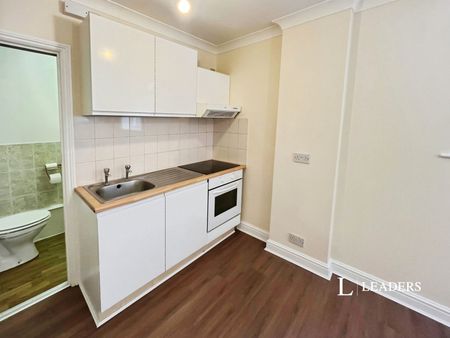 studio to rent Western Road, Brighton, East Sussex, BN1 - Photo 2