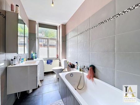 Lumineux appartement 2 chambres offrant de beaux volumes - Photo 2