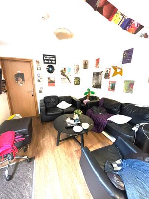 33a TEIGNMOUTH ROAD - Photo 1