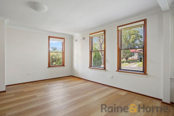 Charming 4-Bedroom Family Home - Prime Location! - Photo 1