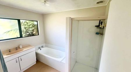 3 Bedroom in Titirangi!! - Photo 4