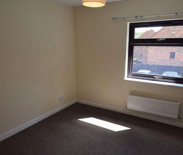 2 bedroom end of terrace house to rent - Photo 1