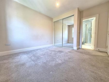 4 bedroom detached house to rent - Photo 3