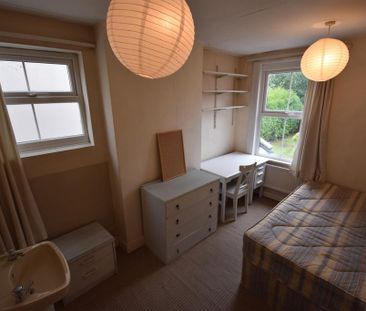 4 bedroom semi-detached house to rent - Photo 5