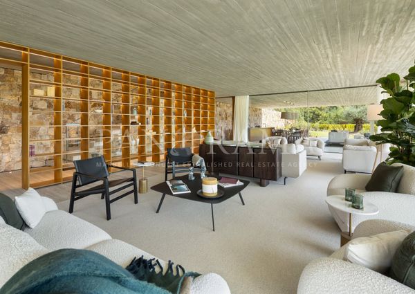 Contemporay villa with five car garage and panoramic sea views in El Madroñal