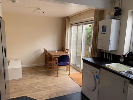 4 bedroom private hall to rent - Photo 4