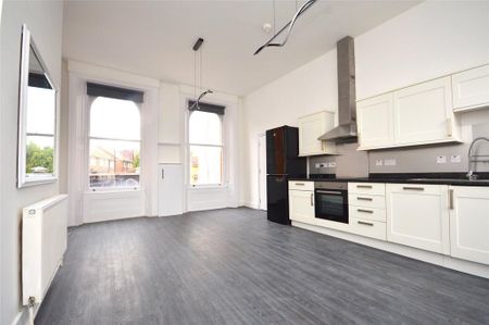 3 bedroom apartment to rent - Photo 4