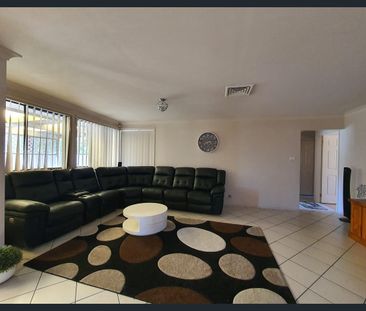 Four Bedroom House With Ducted Air Conditioning - Photo 2