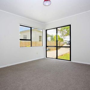 Spacious 3-Bedroom Home in Clendon Park - Photo 2