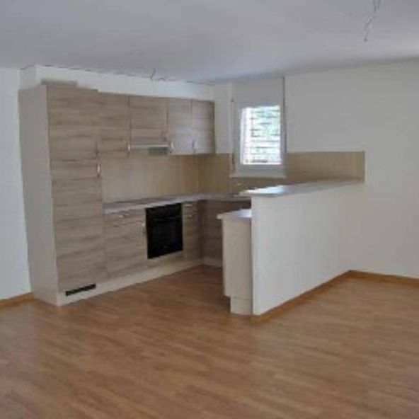 Appartement de 4 1/2 pièces dans un quartier ensoleillé - Photo 2