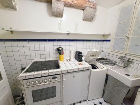 Studio meublé, donnant sur la place du bourg de four en vieille ville. - Foto 4