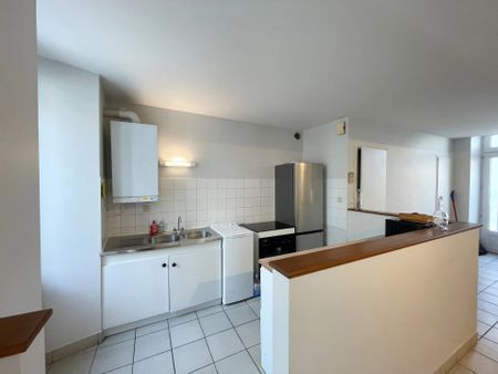 Location Appartement 3 pièces 53m² LE MAY SUR EVRE 49122 - Photo 5