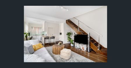 Stylishly Renovated Apartment in the Heart of Allawah - Photo 2