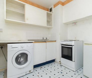 3 bedroom flat to rent - Photo 2