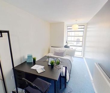 5 bedroom flat to rent - Photo 1