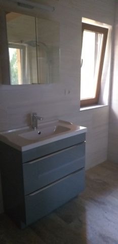 Inchiriez casa 3 camere,140mp utili,teren 1000mp,zona Simian, 700euro - Fotografie 3
