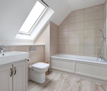 4 bedroom detached house to rent - Photo 3