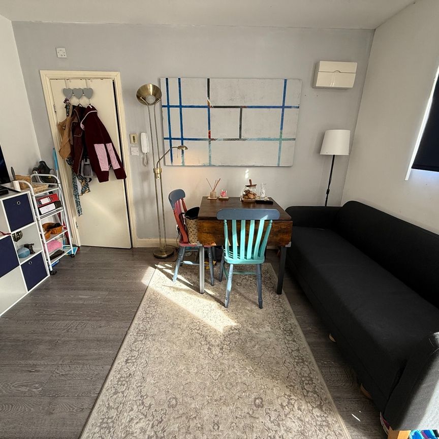 1 Bed Flat, Blenheim Gardens, SM6 - Photo 1