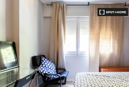 barcelona, Catalonia 08026 - Photo 2